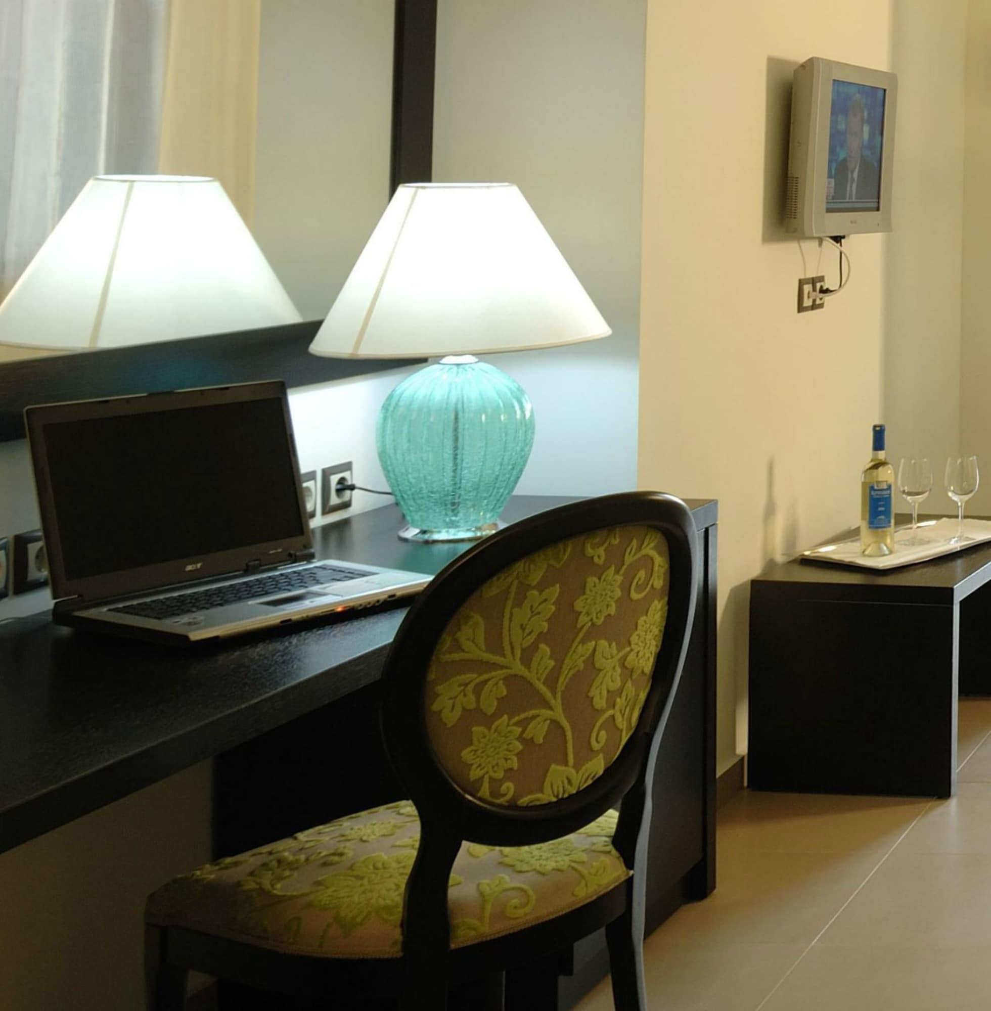 Angela Suites Boutique Hotel Sissi Rum bild